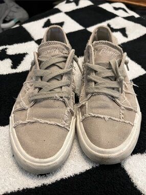 Women's Frayed Canvas Lace-Up Sneakers - Taupe